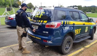 PRF prende suspeito de roubo qualificado na cidade de Floriano.