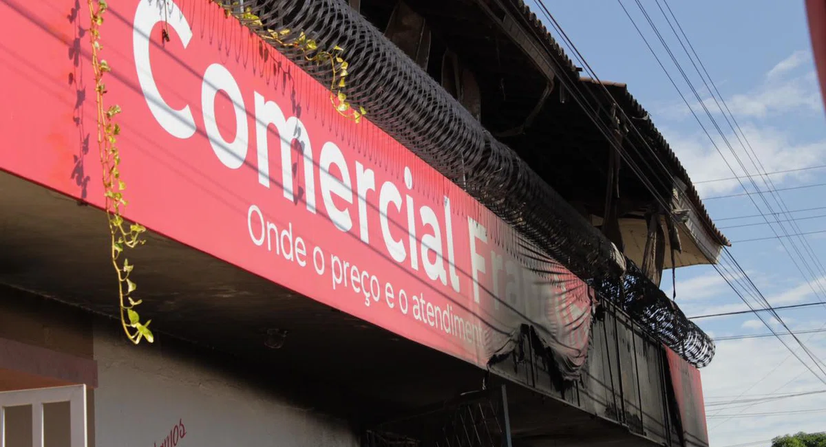 Incêndio atinge supermercado em Teresina