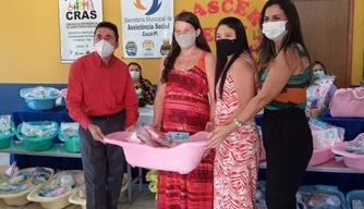 Assistência Social entrega kits para gestantes