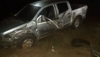 Veículo após sair da pista na BR 343 em Campo Maior-PI.