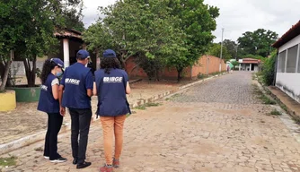 Técnicos do IBGE nas ruas de Lagoinha do Piauí.