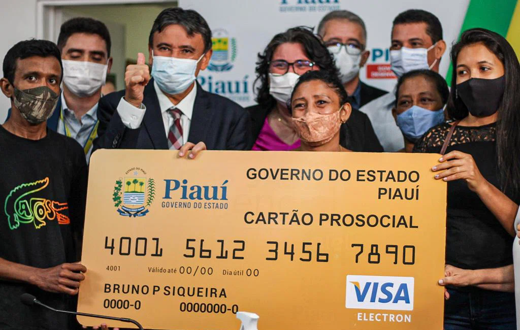 Entrega de cartões do programa cartão pró social