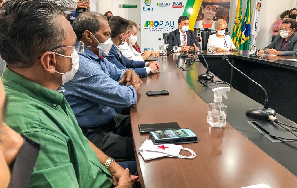 Entrega de cartões do programa cartão pró social