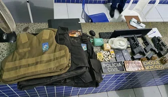Material apreendido durante "Operação Respeito", no litoral do Piauí.