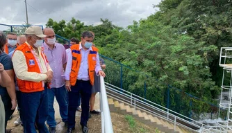Wellington Dias e Dr. Pessoa visitam áreas alagadas