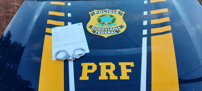 PRF prende acusado de não pagar pensão alimentícia.