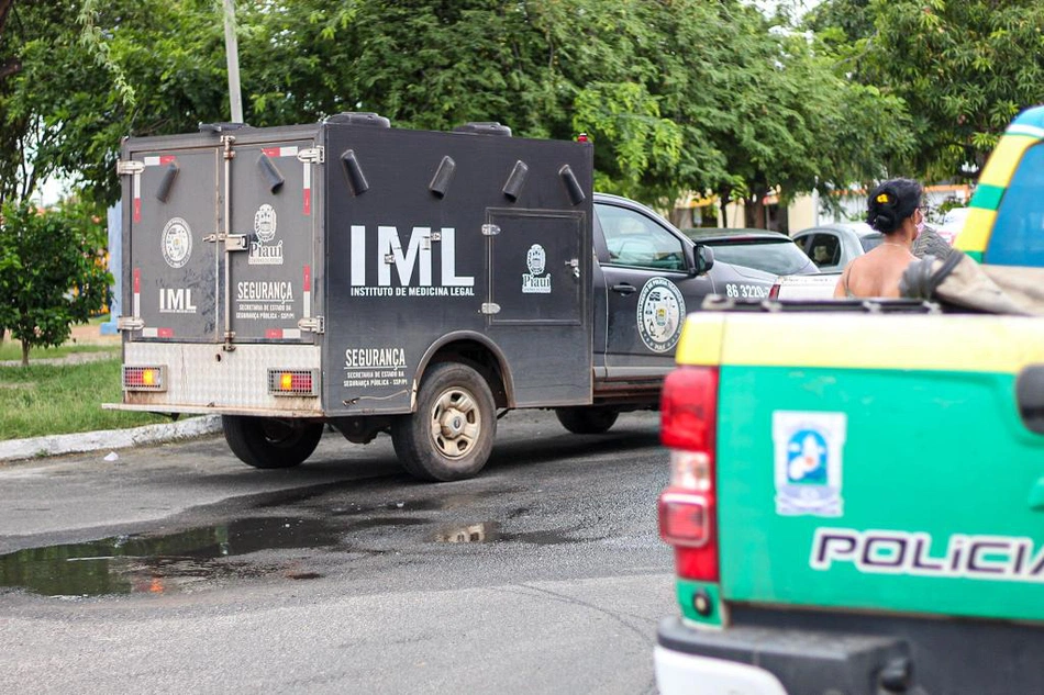 Carro do IML.