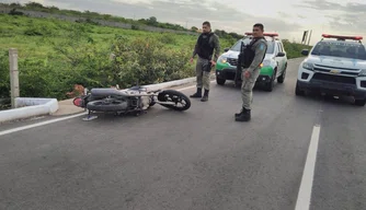 PM apreende motocicleta.