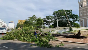 Equipes da Equatorial trabalham em ocorrências após o registro das fortes chuvas.