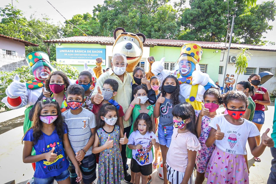 Prefeito Dr. Pessoa acompanha vacinação das crianças.