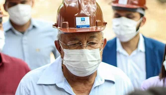 Prefeito de Teresina Dr. Pessoa visita obra na zona Norte
