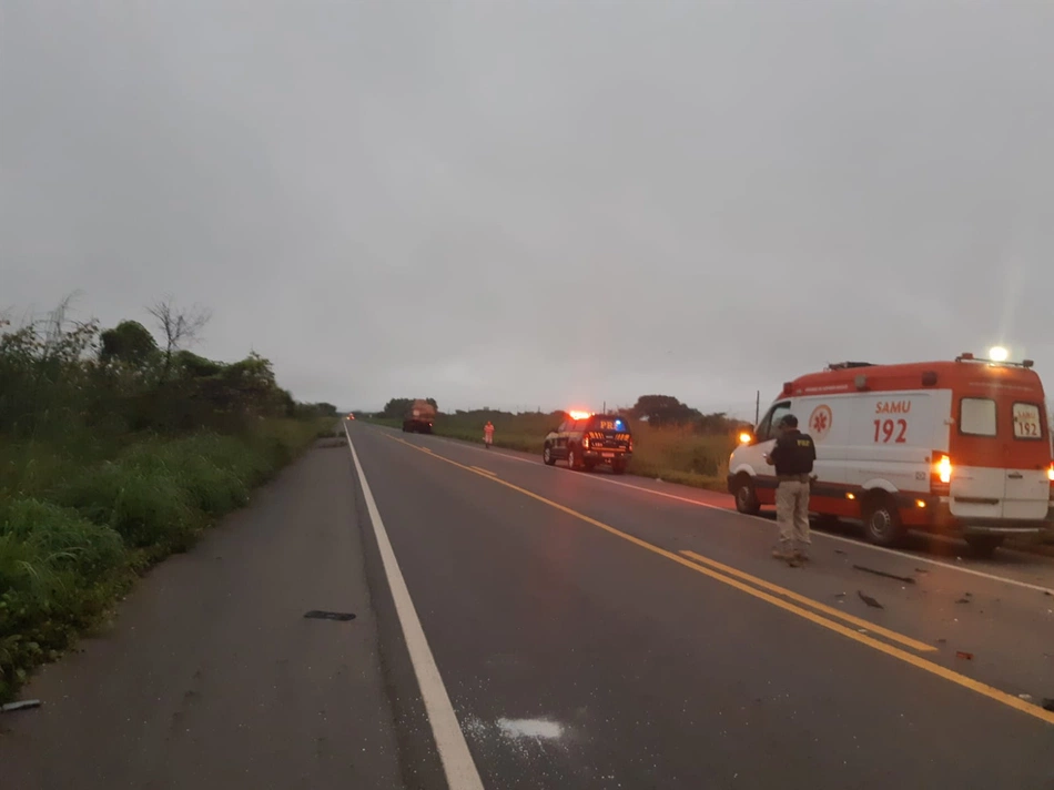 Colisão de veículos na BR 343