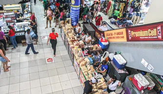 Greve dos ônibus causa baixa movimentação no shopping da Cidade