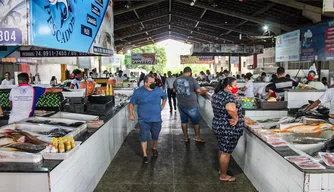 Venda de peixes na Semana Santa em Teresina