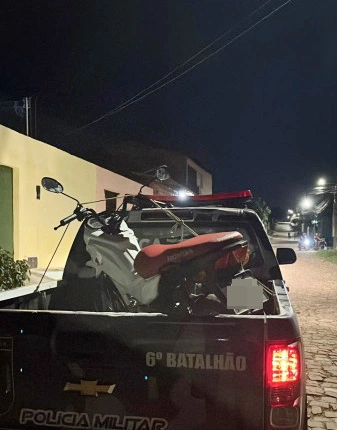 Veículos recuperados pela Polícia Militar.