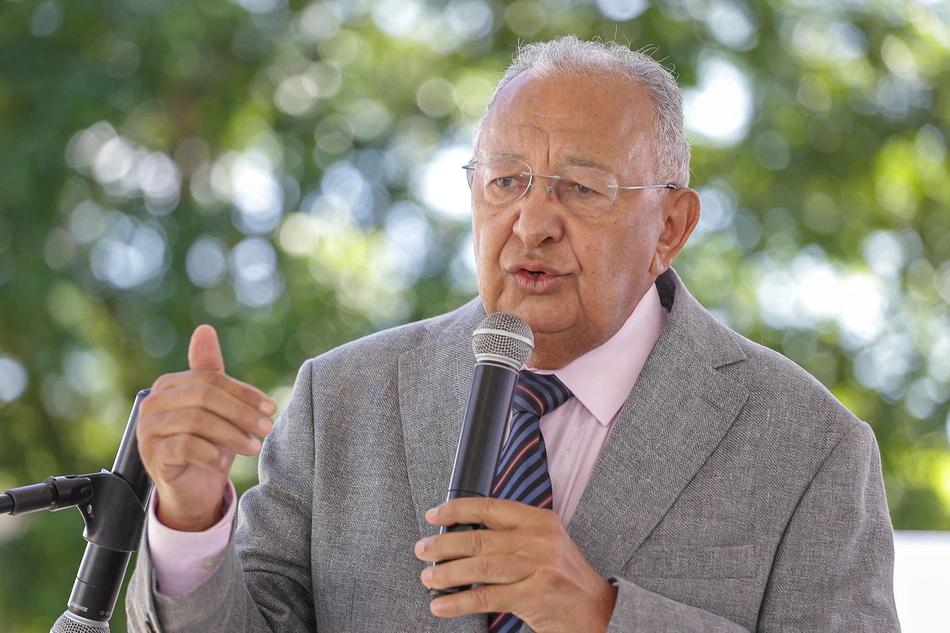 Prefeito de Teresina, Dr Pessoa comparece a casamento comunitário.