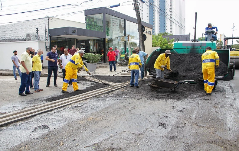 Dr. Pessoa vistoria obra na Avenida Dom Severino