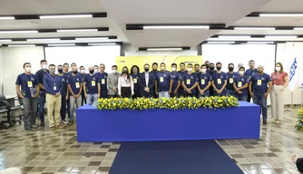 Os 25 novos profissionais do curso Escola de Eletricistas.
