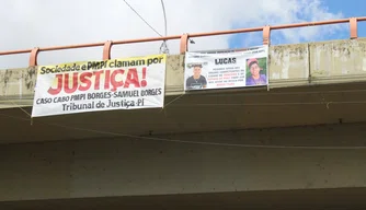 Faixa colocada pela família de Lucas Vinicius