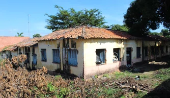 Unidade Escolar Gayoso e Almendra abandonada, no bairro Aeroporto