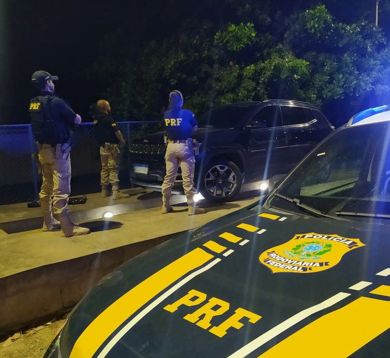 Prisão e documento falso.