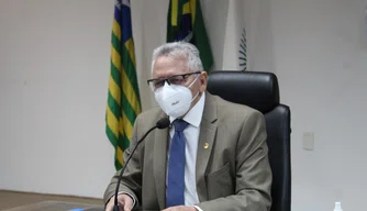 Reitor da UFPI, Gildásio Guedes.