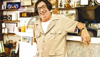 Ator Marcos Oliveira caracterizado como seu famoso personagem 'Beiçola'.