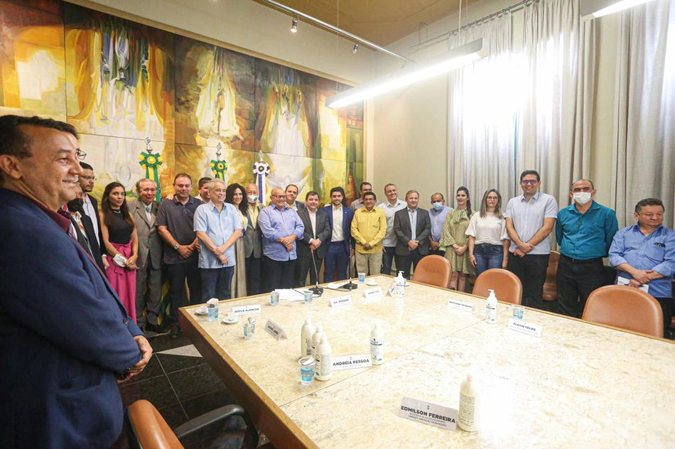 Dr. Pessoa assina contrato de R$ 500 milhões para execução de obras em Teresina