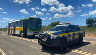 Ônibus sem licenciamento.
