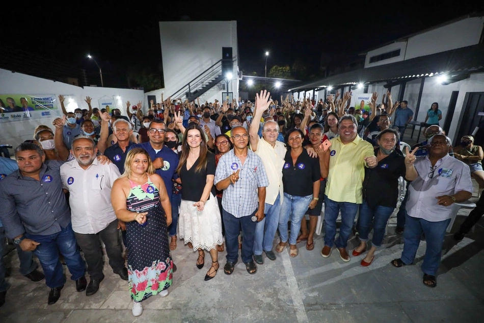 Sílvio Mendes e Iracema Portella em encontro com militares.