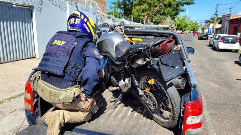 Motocicleta apreendida na BR 343 pela PRF-PI em Teresina.
