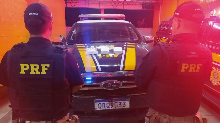 PRF apreende 3 kg de cocaína em ônibus com destino ao Ceará.