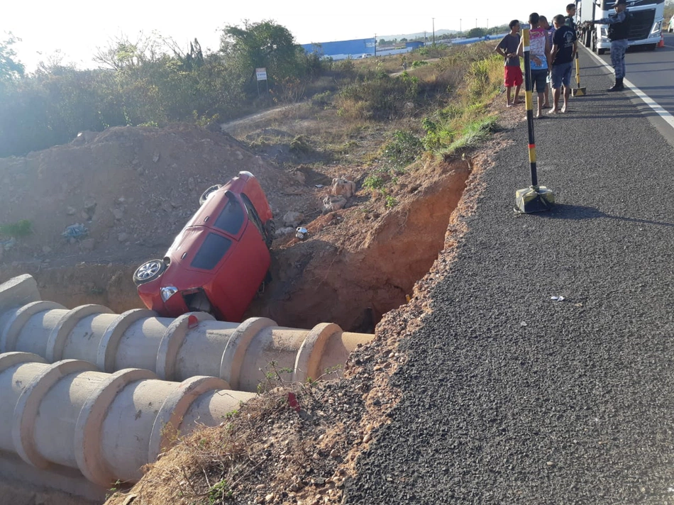 Motociclista morre após colidir com carro em Demerval Lobão.