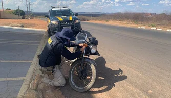 PRF apreende veículos em Teresina, São Raimundo Nonato e Corrente
