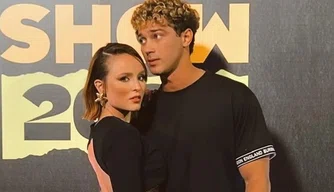 Larissa Manoela e namorado.