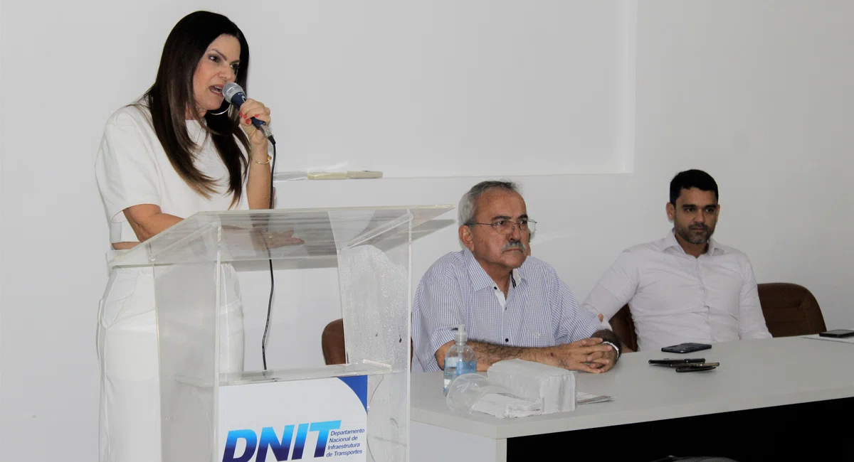 Elmano Férrer assina ordem de serviço para construir ponte entre PI e MA