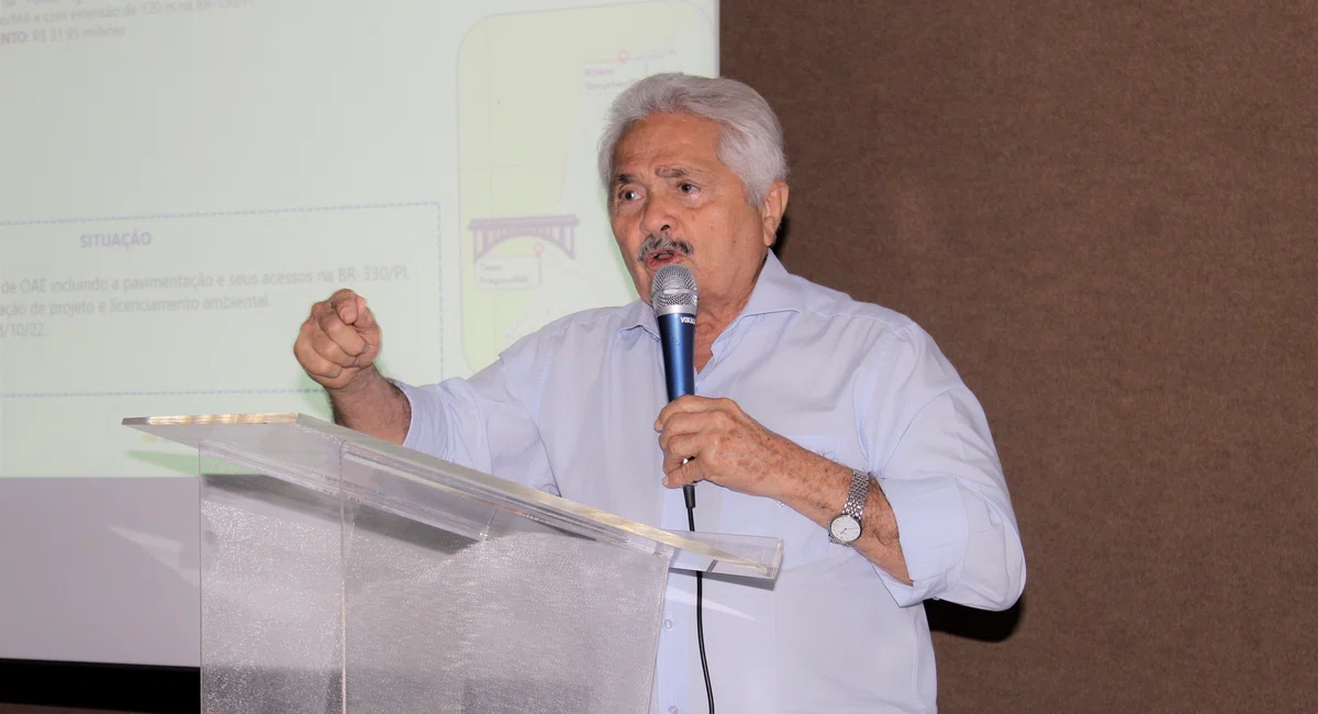 Elmano Férrer assina ordem de serviço para construir ponte entre PI e MA