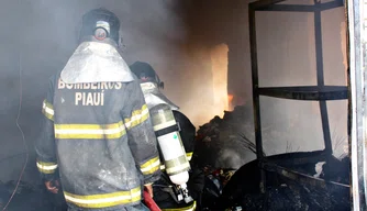 Incêndio em lojas no Centro de Teresina