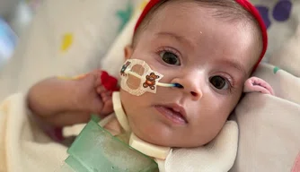 Filha caçula de Cazarré treina para respirar sozinha