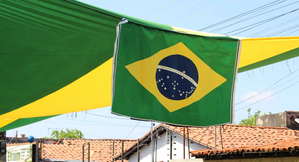 Moradores decoram ruas de Teresina em comemoração para a Copa
