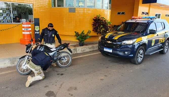 Motocicleta apreendida na BRS 230 em Floriano.