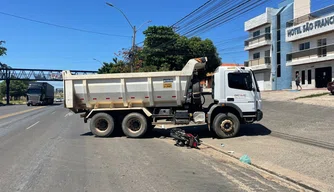 Acidente entre caminhão e moto na BR 343 em Teresina.
