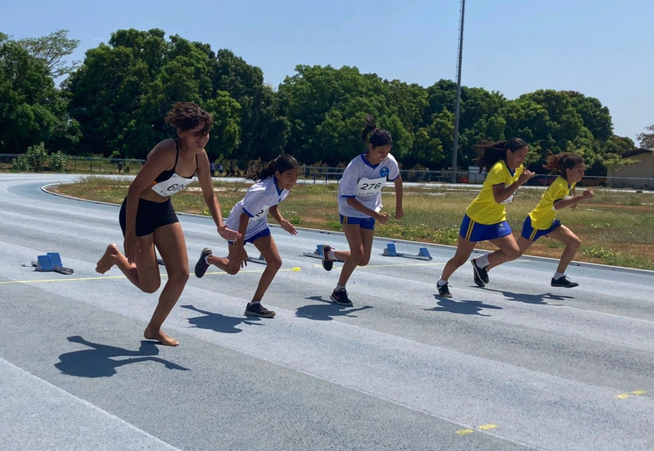 Estudantes disputam jogos escolares municipais.