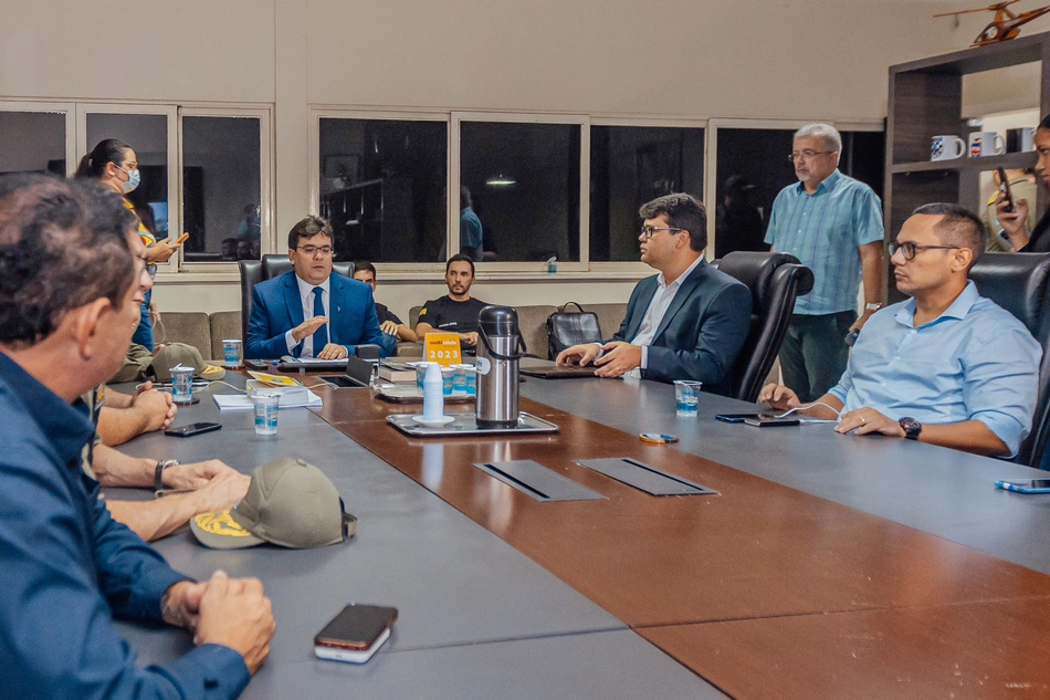 Reunião de líderes sobre segurança do Piauí e Brasília.