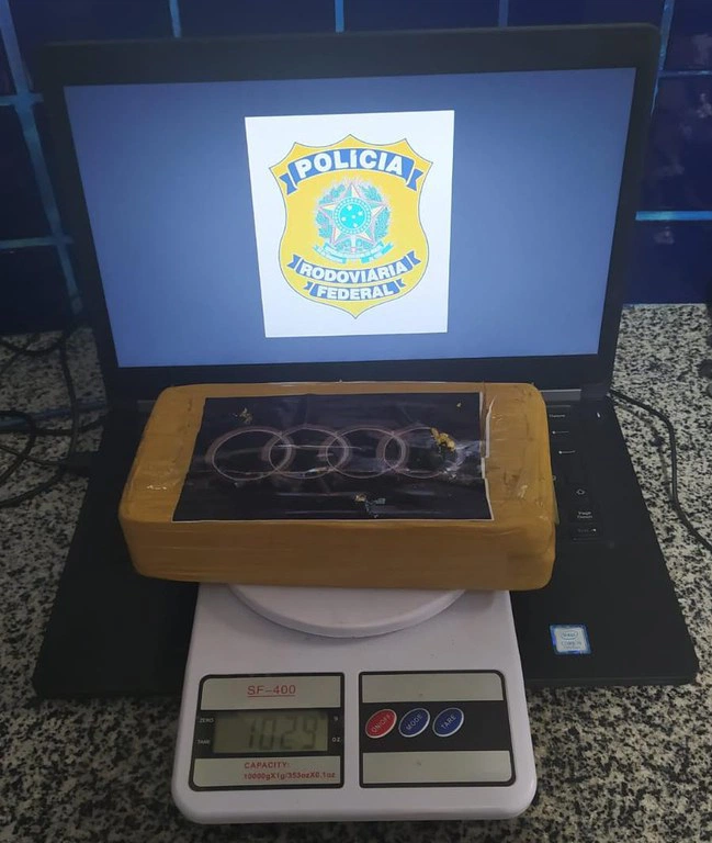 Cocaína e equipamentos apreendidos pela PRF em Floriano.