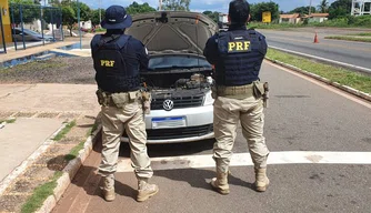 Policiais rodoviários recuperam veículo roubado em Amarante.