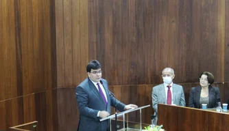 Rafael Fonteles em leitura de Mensagem na Alepi.