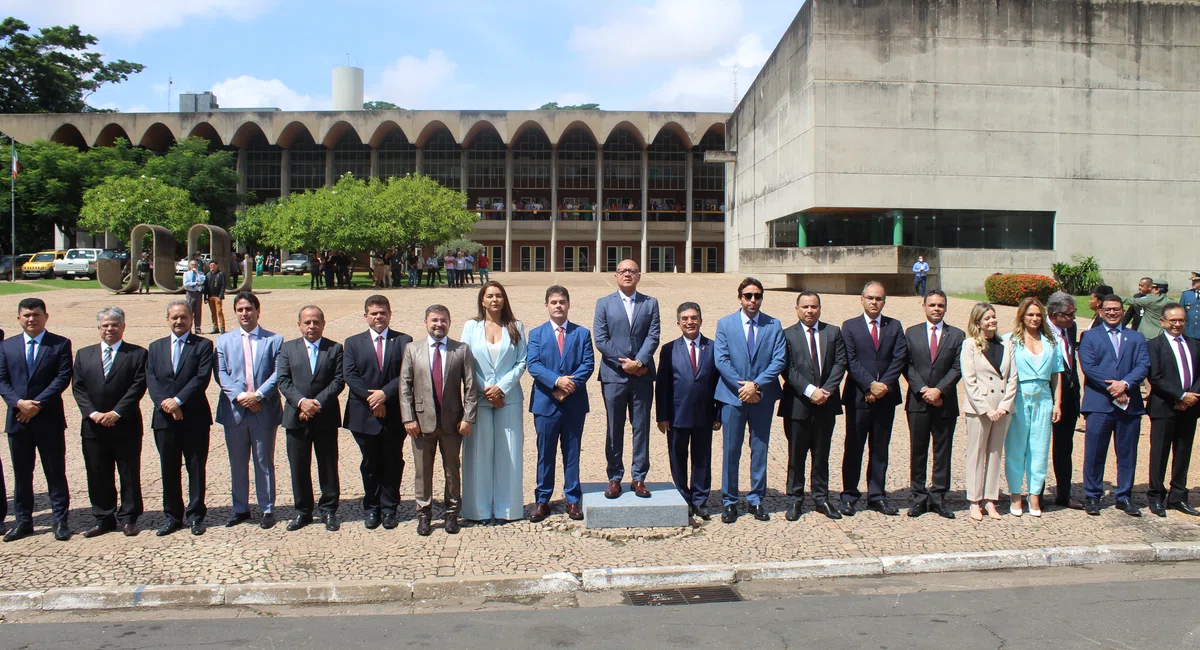 Revista do presidente da Alepi, deputado Franzé Silva.