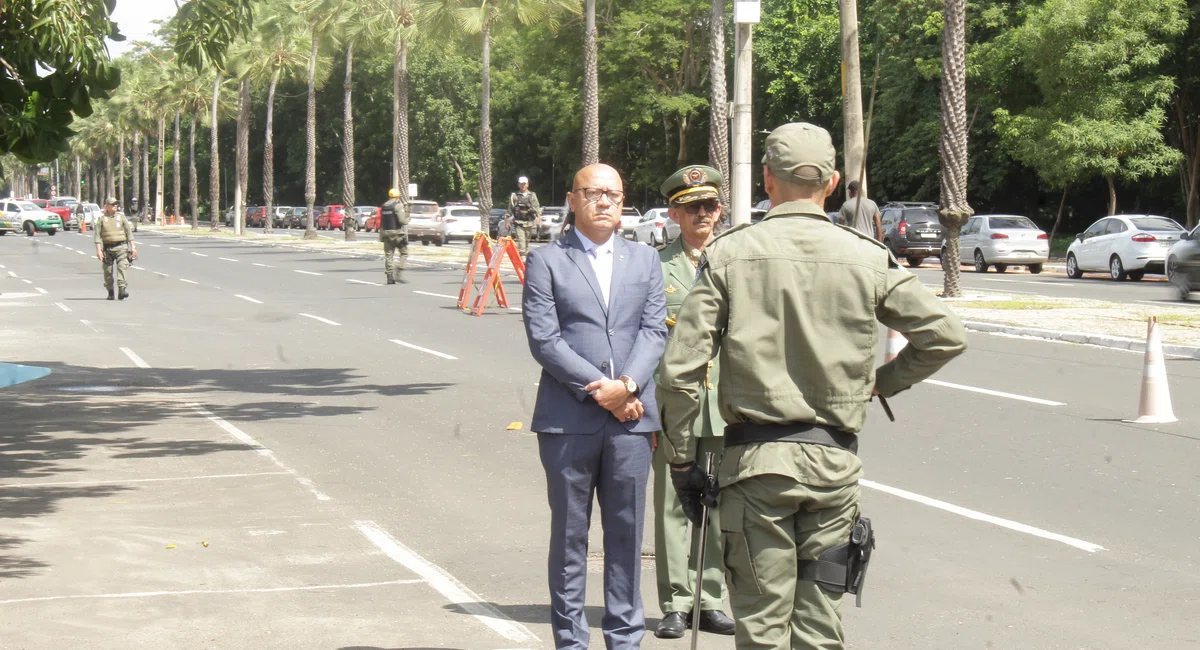 Revista do presidente da Alepi, deputado Franzé Silva.
