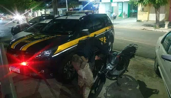 Apreensão de motocicleta clonada em Floriano.